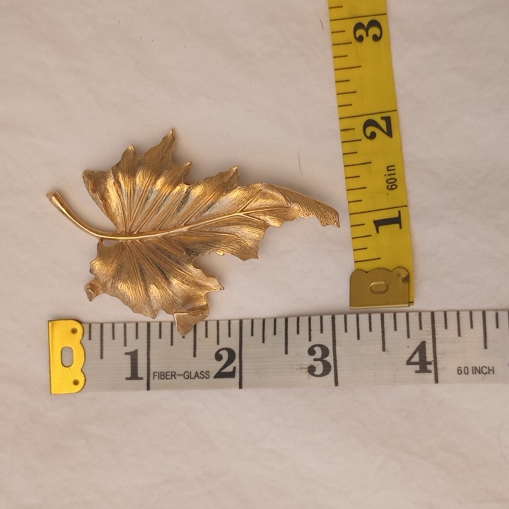 Trifari Gold Leaf Brooch Festival Fit Birthday Old Money Fauna Fall Gold Brushed - Picture 10 of 11